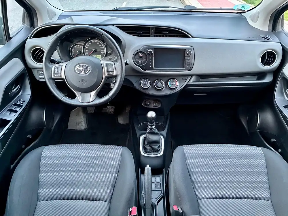 TOYOTA yaris