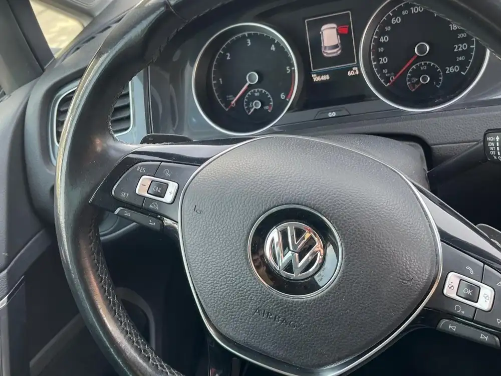 VOLKSWAGEN golf