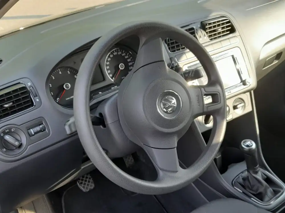 VOLKSWAGEN polo