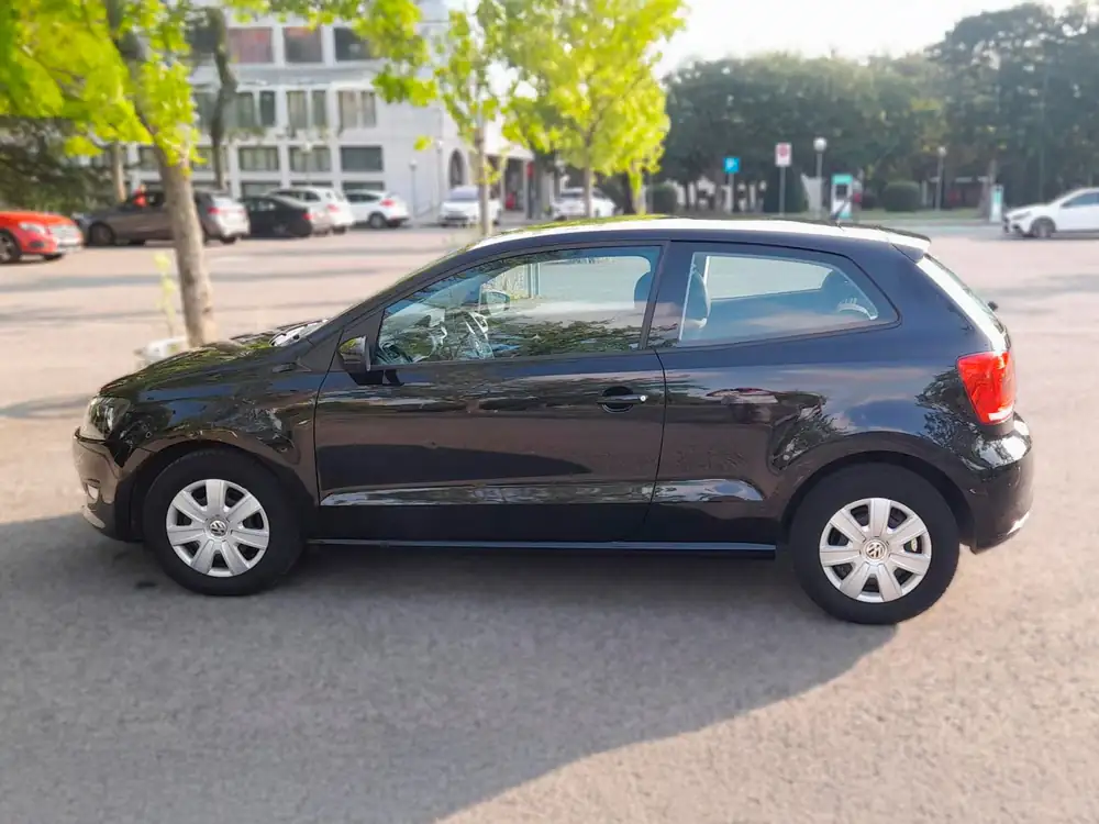 VOLKSWAGEN polo