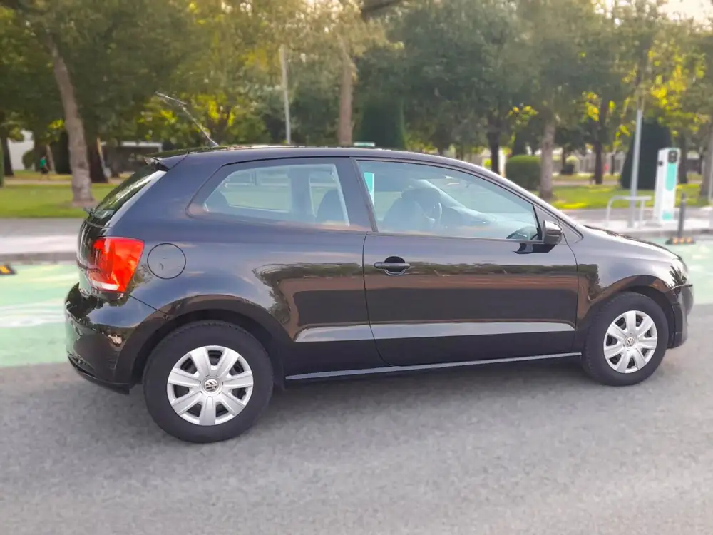 VOLKSWAGEN polo