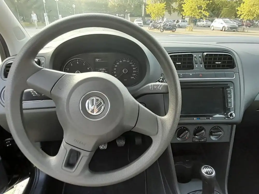 VOLKSWAGEN polo