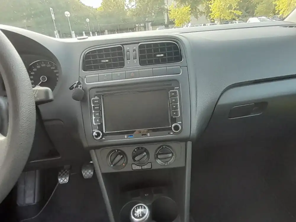 VOLKSWAGEN polo