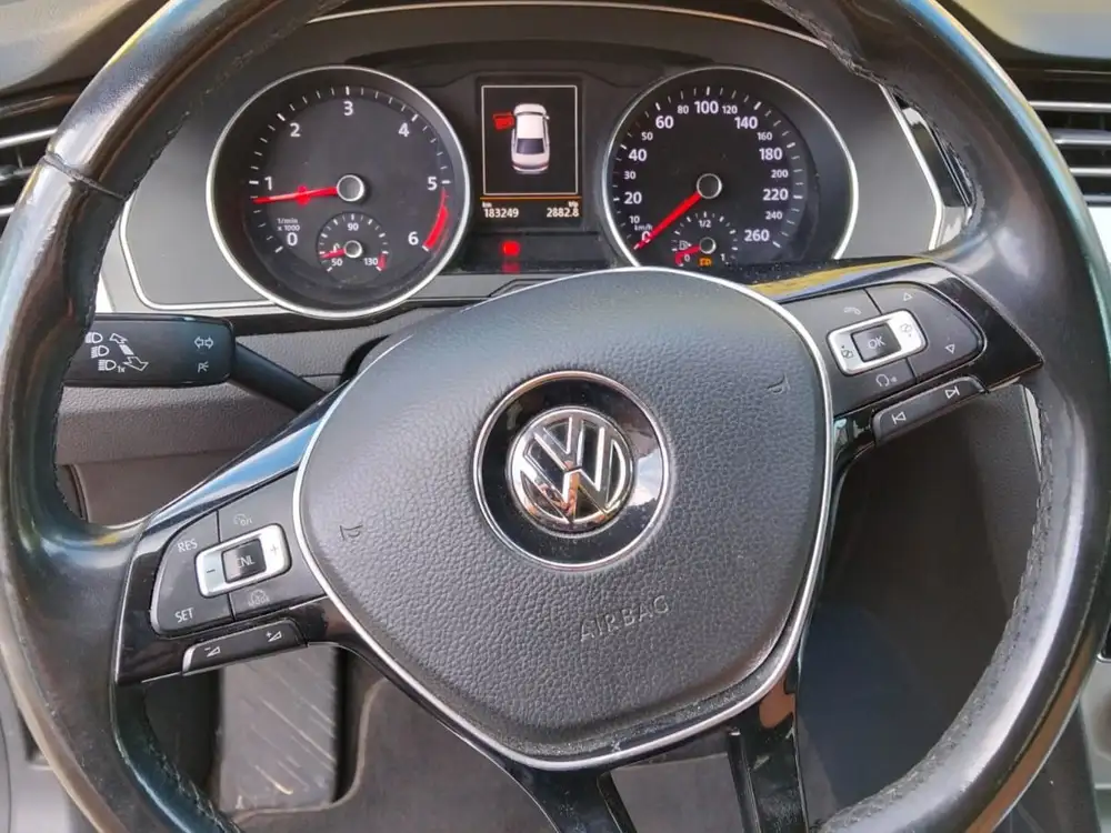 VOLKSWAGEN passat