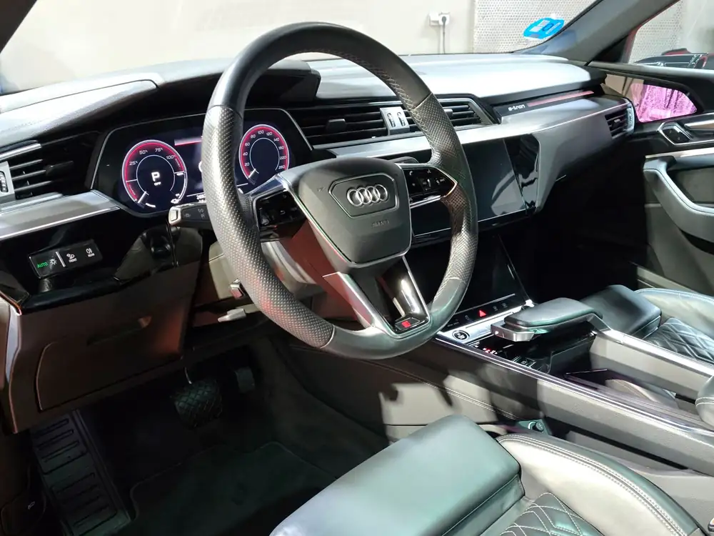AUDI e-tron sportback