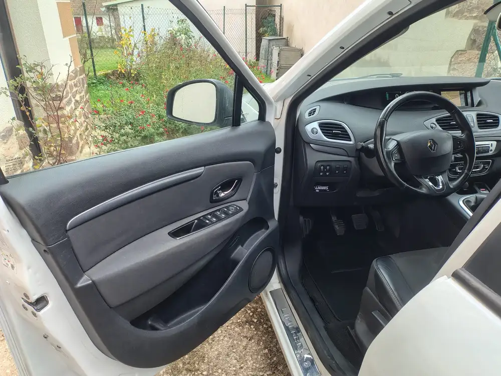 RENAULT scenic
