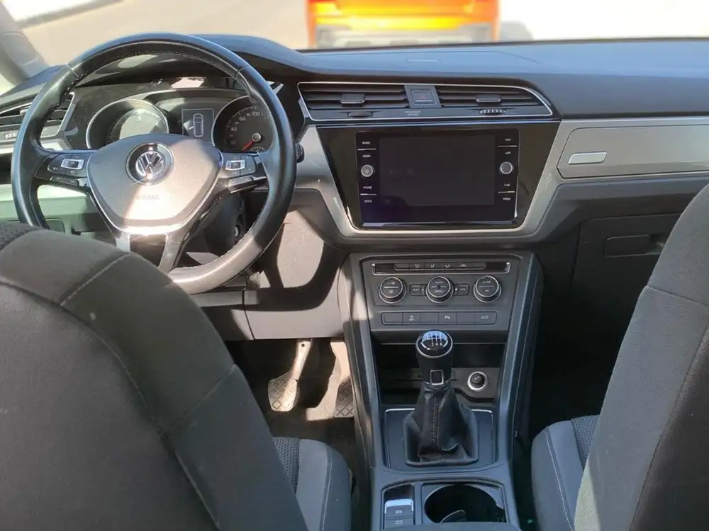 VOLKSWAGEN touran