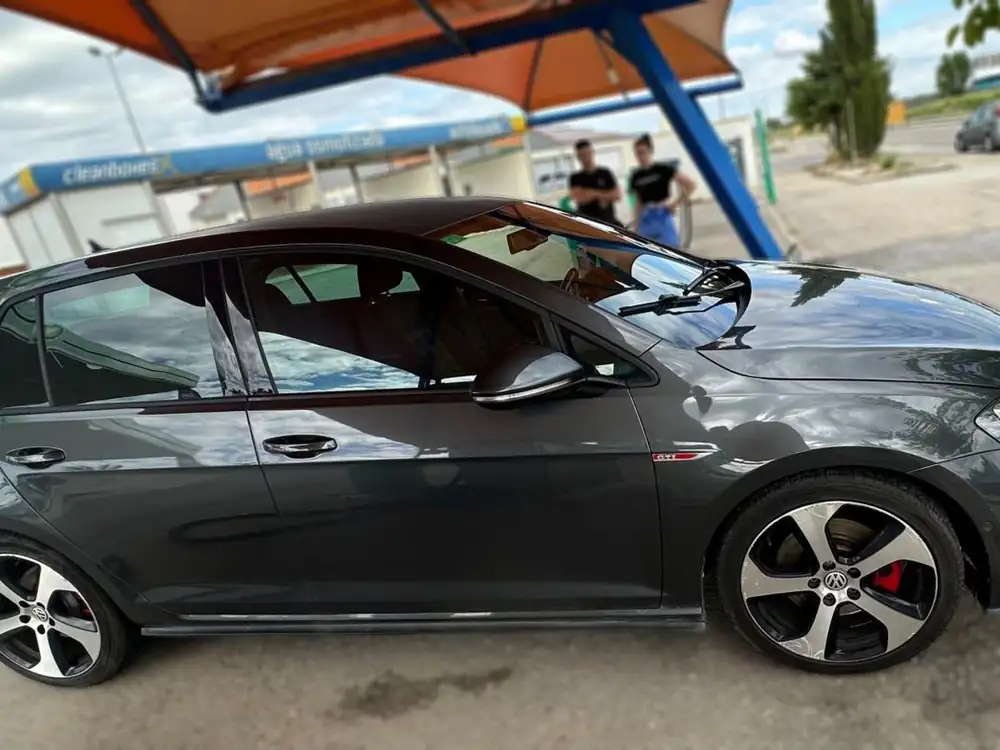 VOLKSWAGEN golf