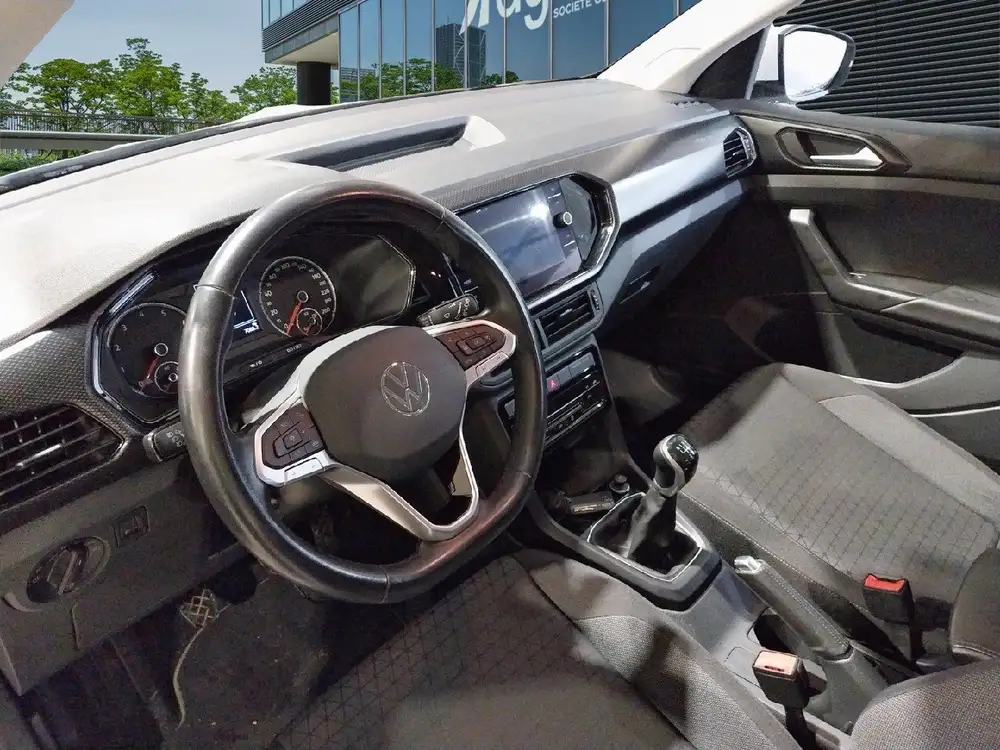 VOLKSWAGEN t-cross
