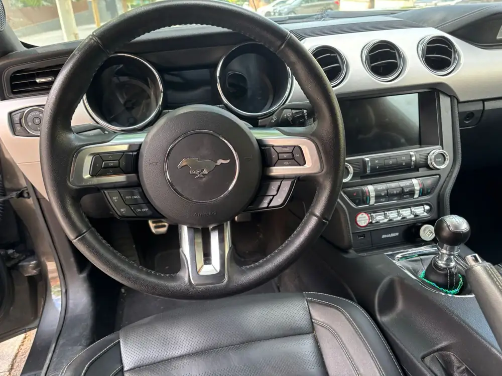 FORD mustang