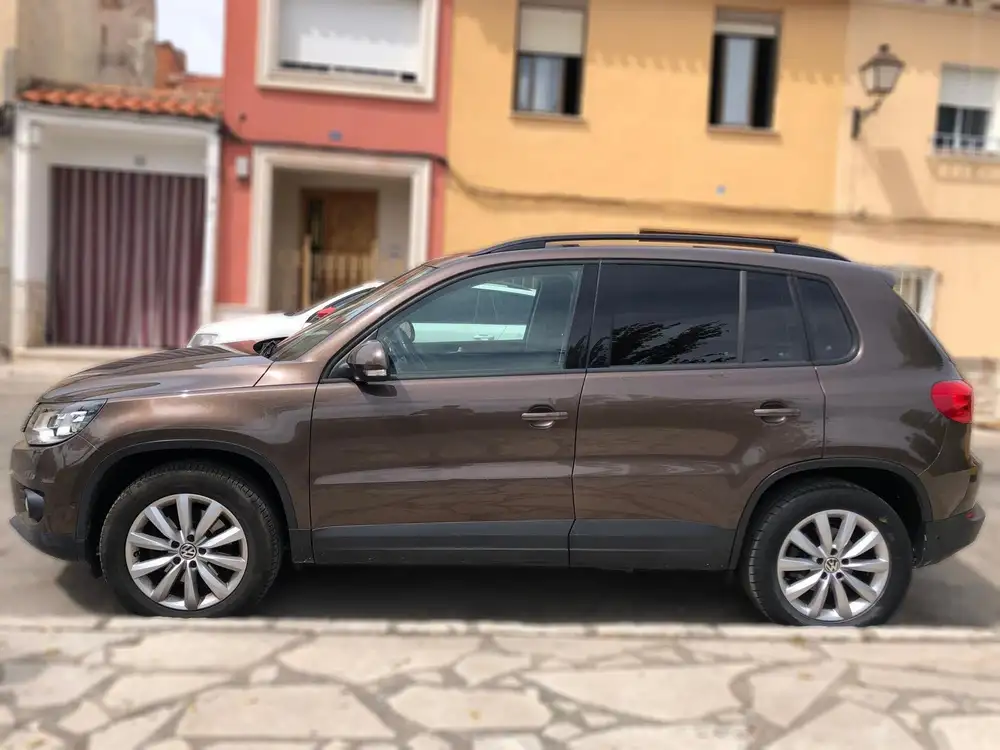VOLKSWAGEN tiguan