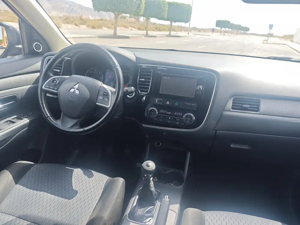 MITSUBISHI outlander