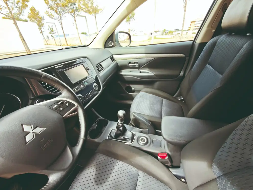 MITSUBISHI outlander