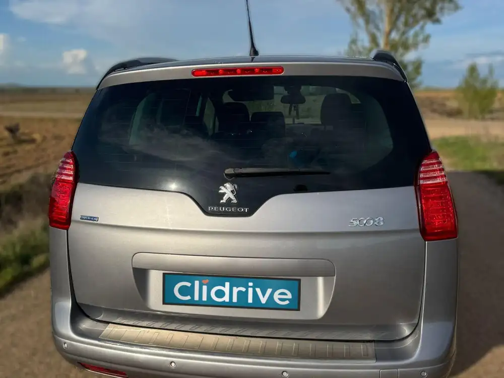 PEUGEOT 5008