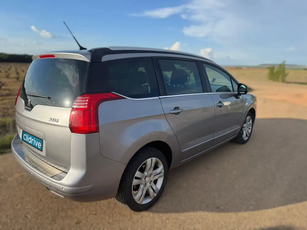 PEUGEOT 5008