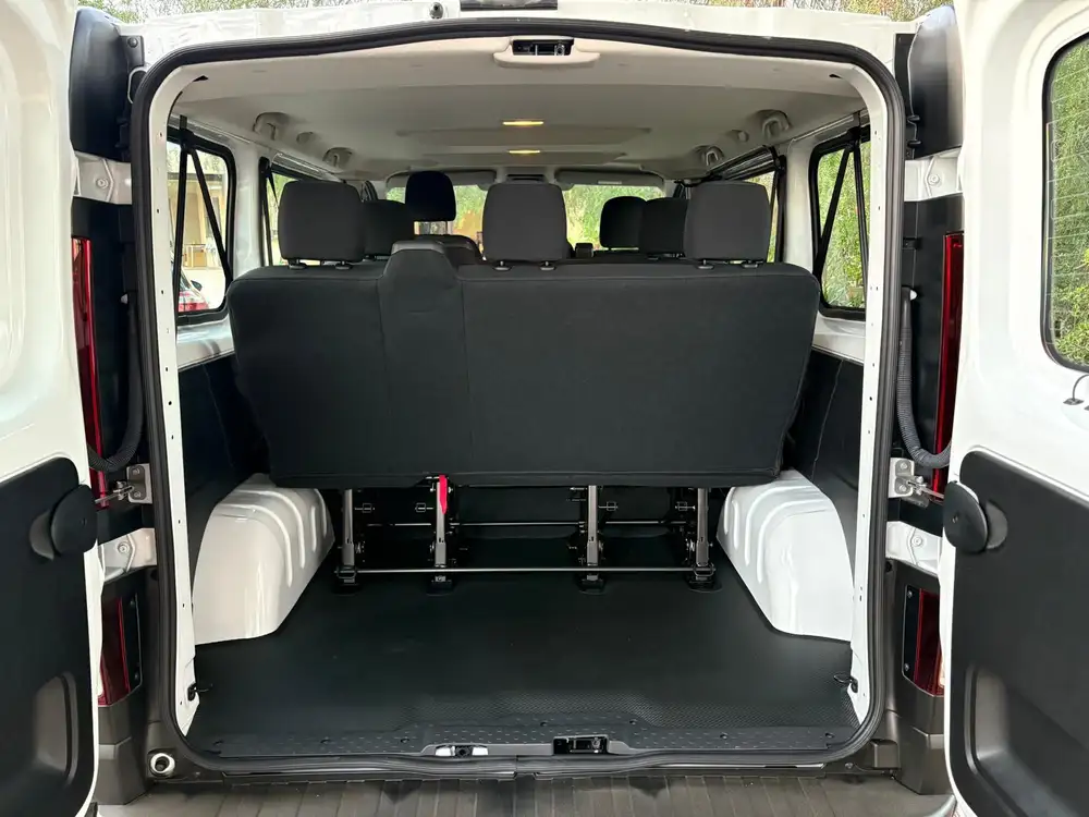 RENAULT trafic