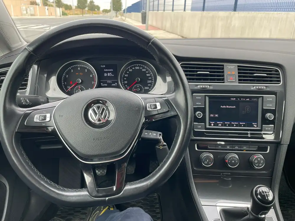VOLKSWAGEN golf