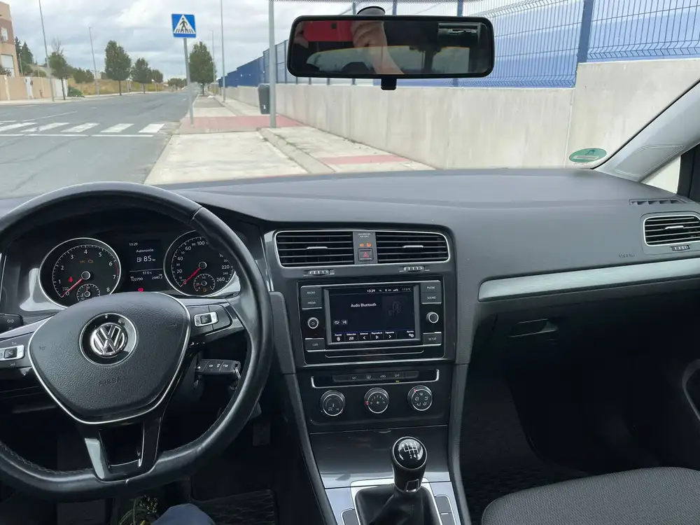 VOLKSWAGEN golf