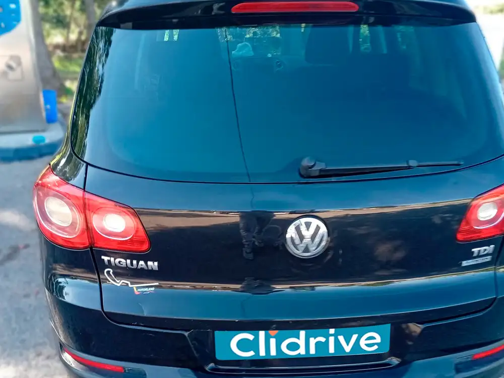 VOLKSWAGEN tiguan