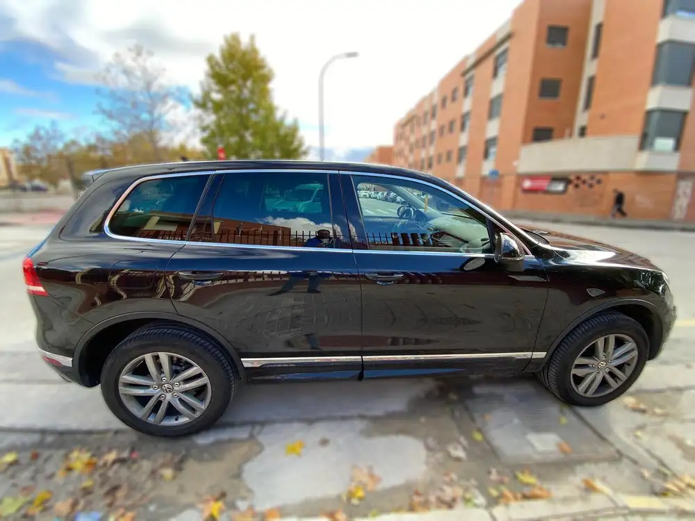 VOLKSWAGEN touareg