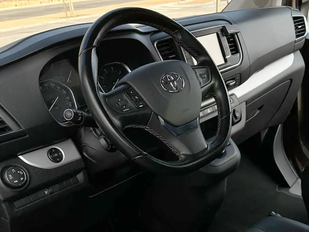 TOYOTA proace verso