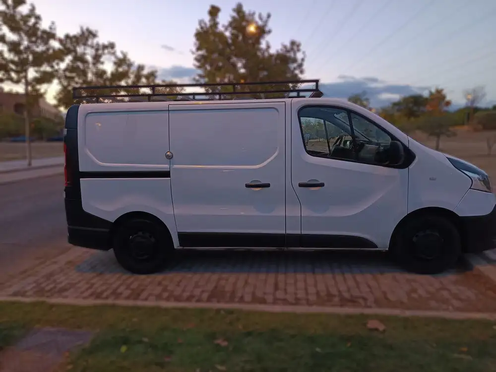 RENAULT trafic