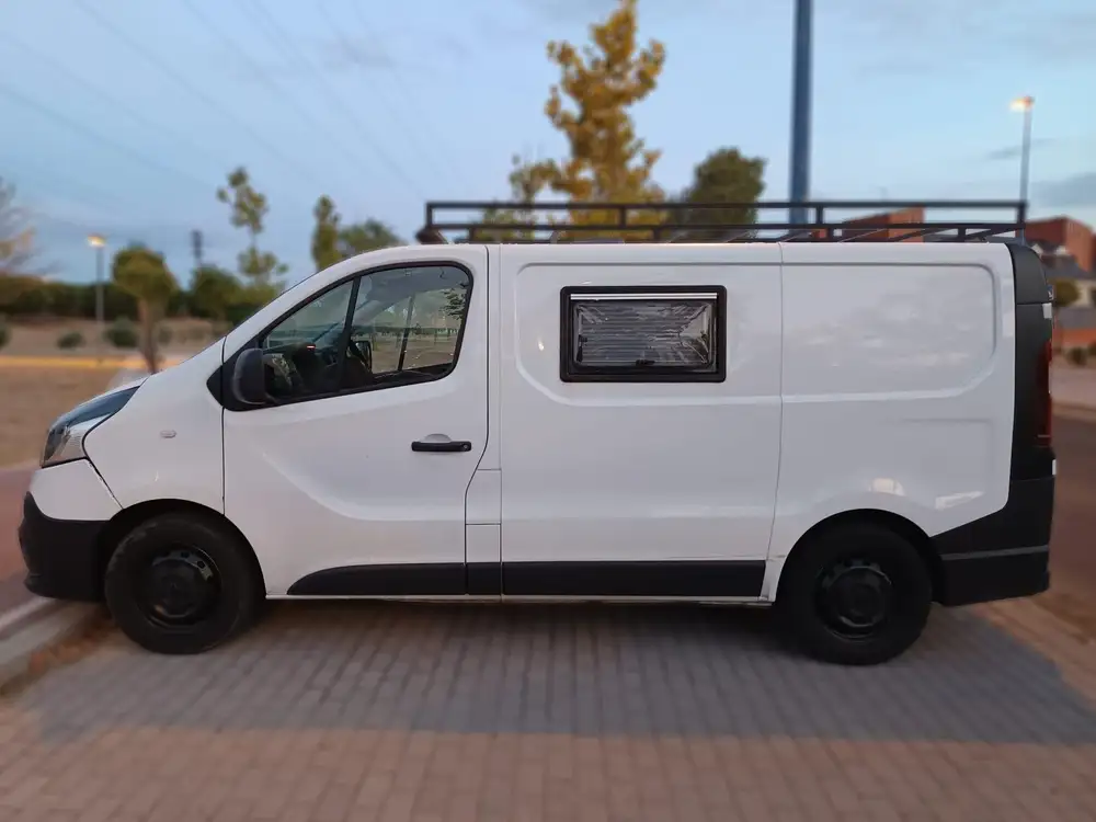 RENAULT trafic