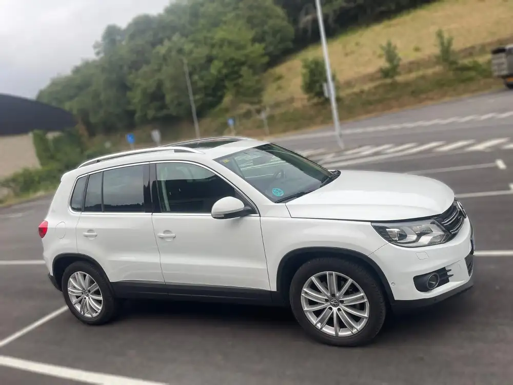 VOLKSWAGEN tiguan