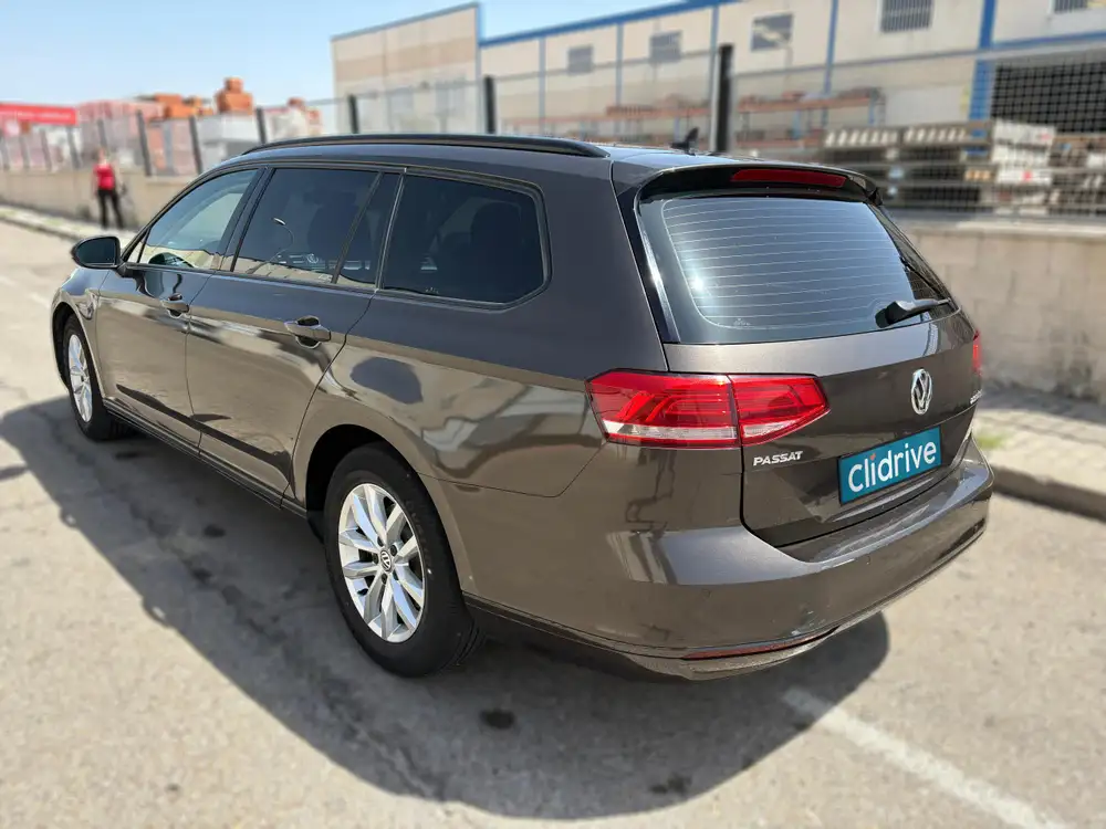 VOLKSWAGEN passat