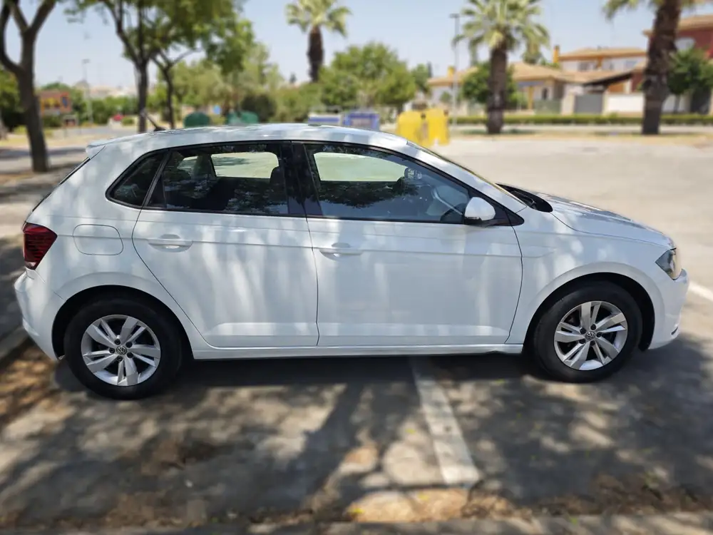 VOLKSWAGEN polo