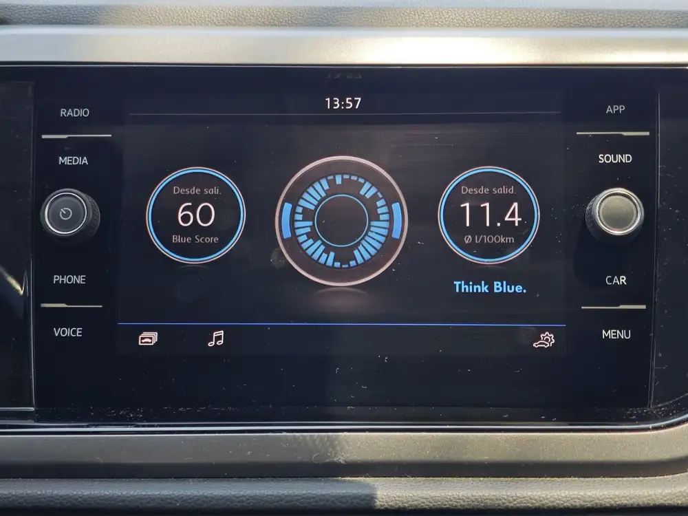 VOLKSWAGEN polo
