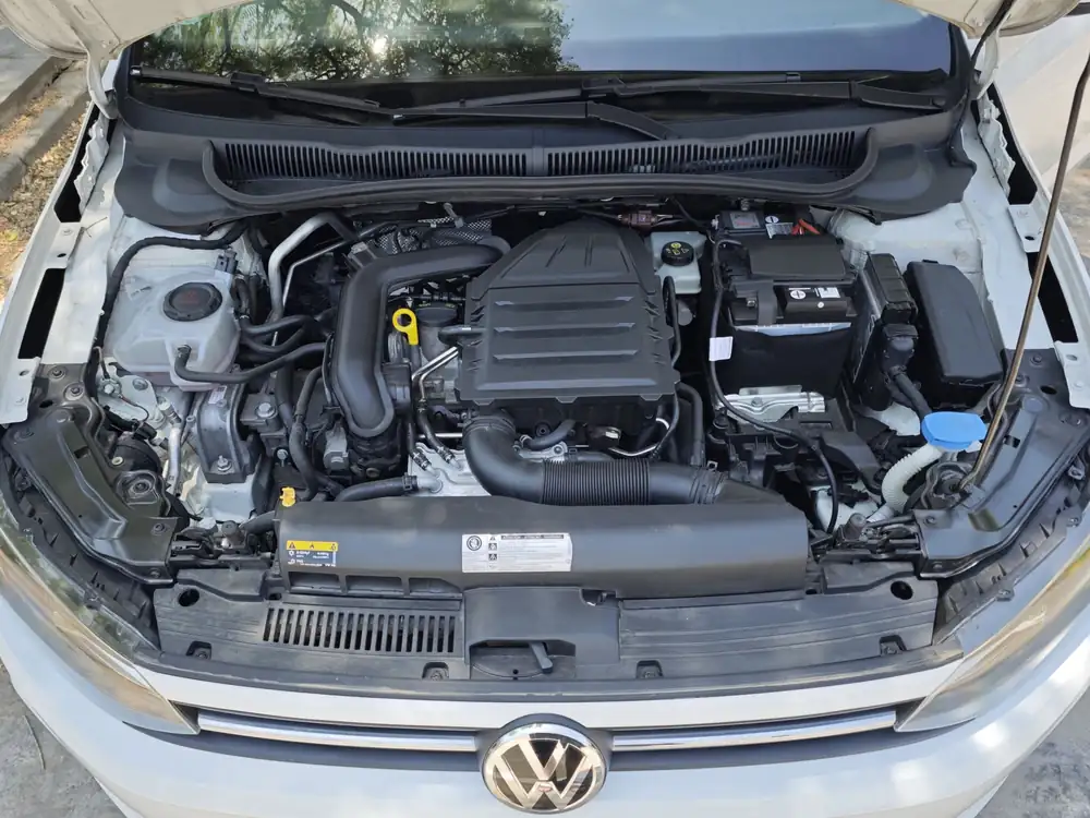 VOLKSWAGEN polo