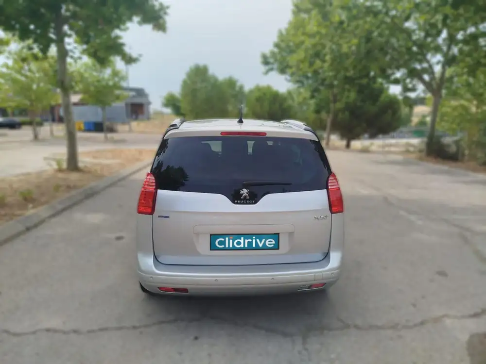 PEUGEOT 5008