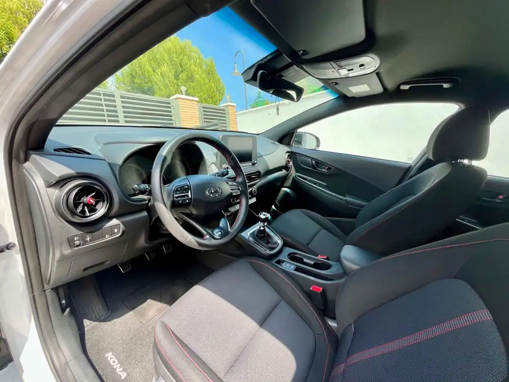 HYUNDAI kona