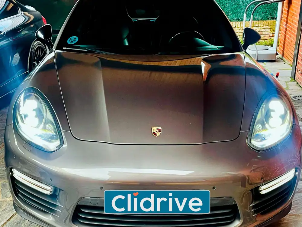 PORSCHE panamera