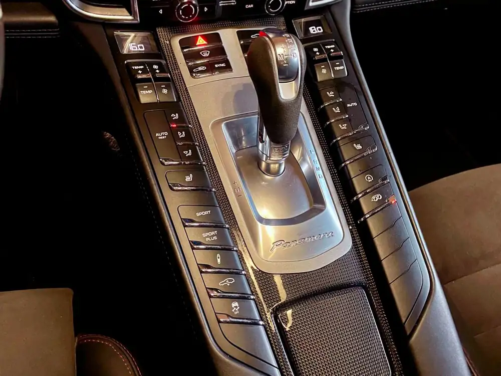 PORSCHE panamera