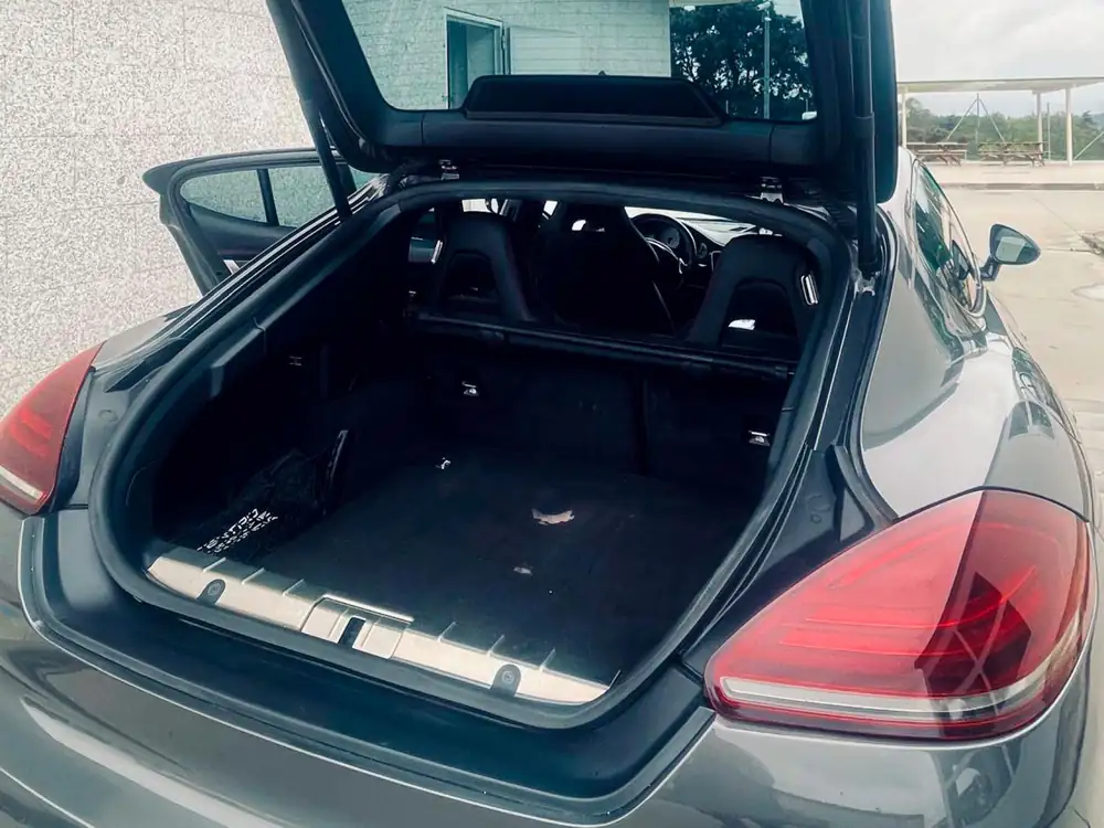 PORSCHE panamera
