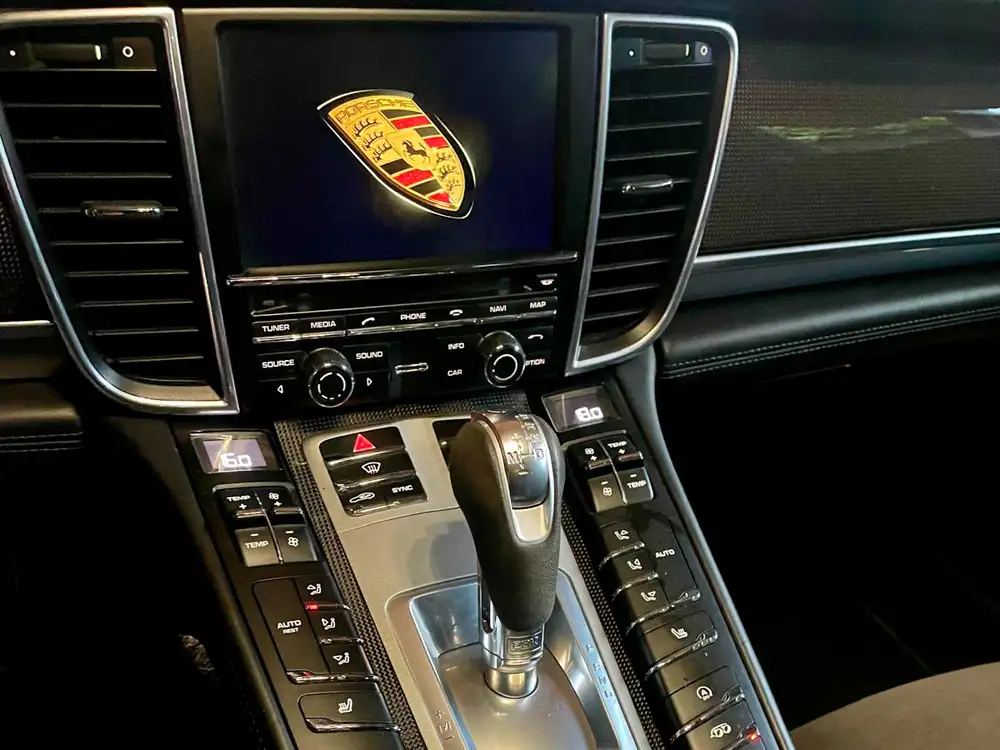 PORSCHE panamera