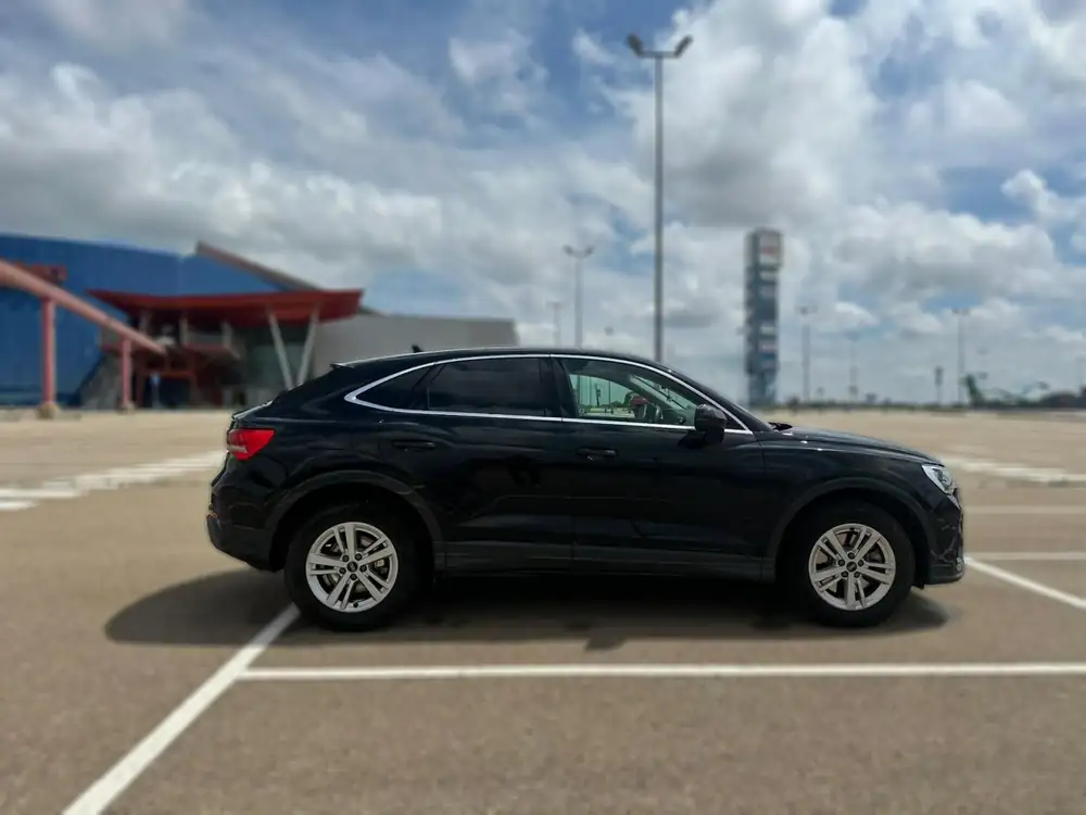 AUDI q3 sportback