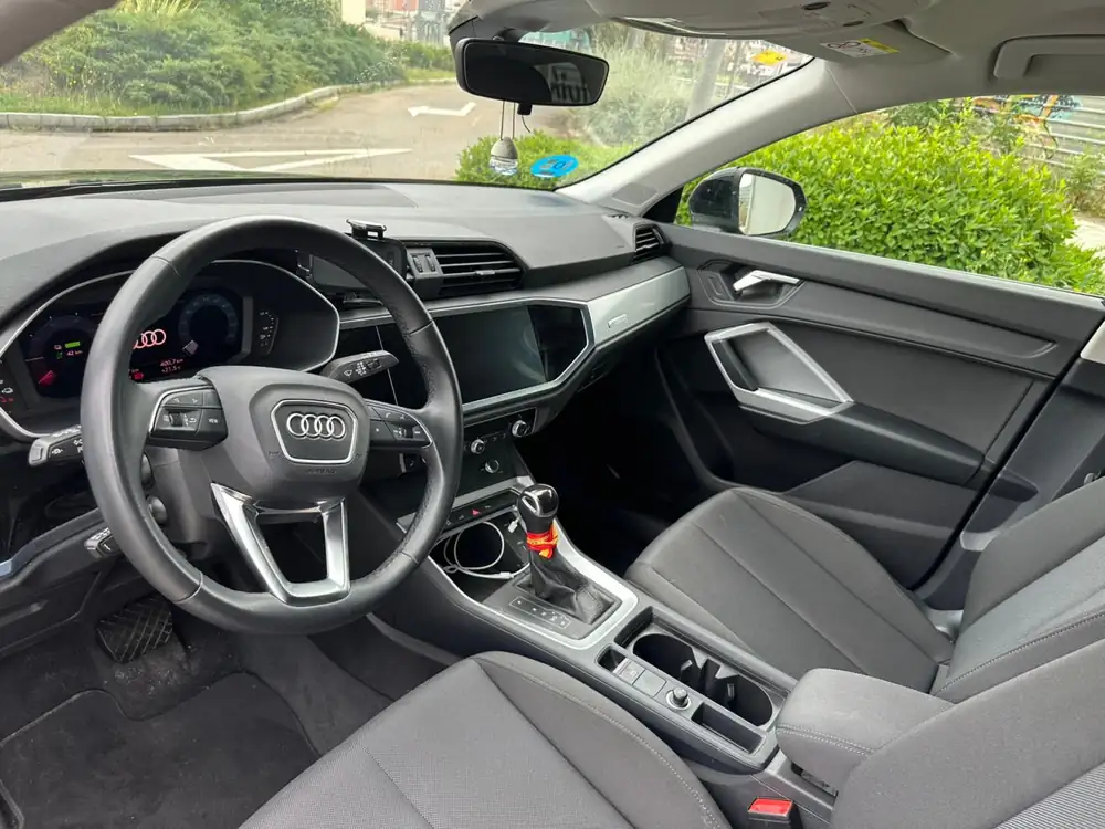 AUDI q3 sportback