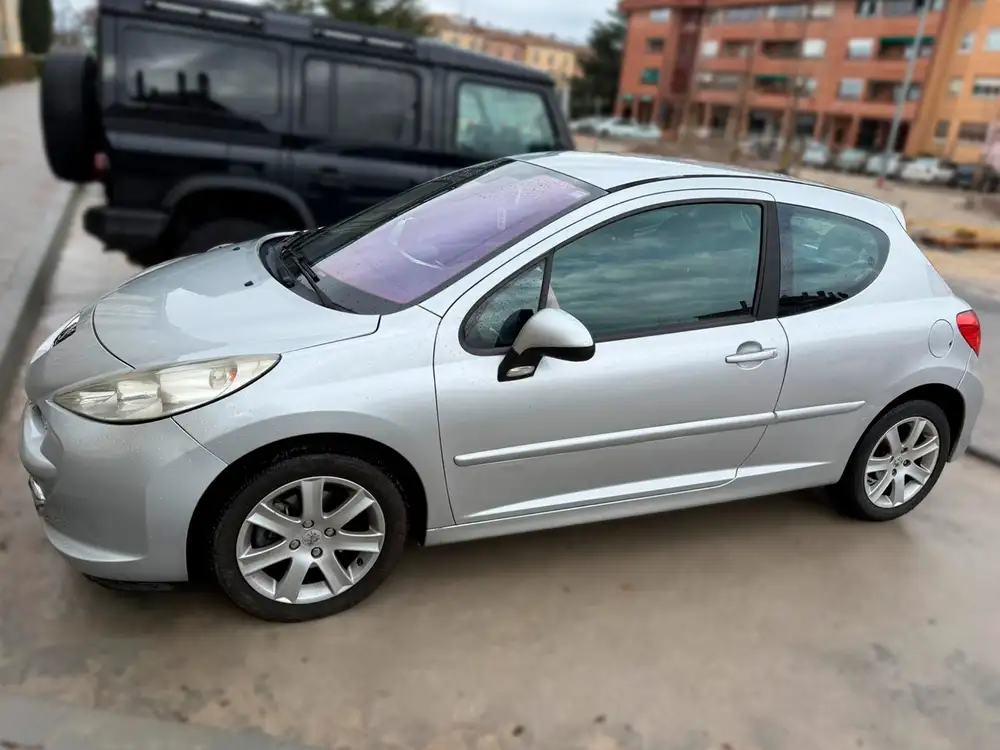 PEUGEOT 207