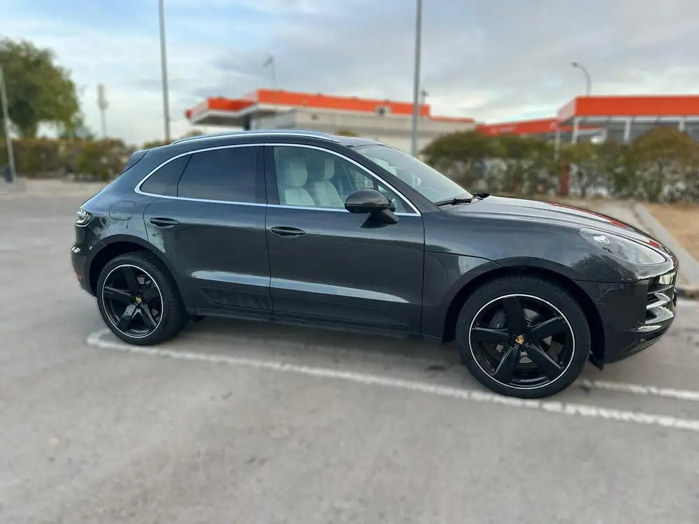 PORSCHE macan