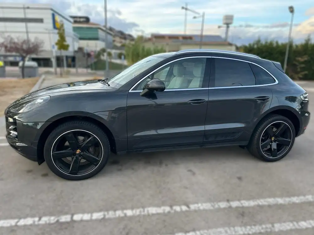 PORSCHE macan