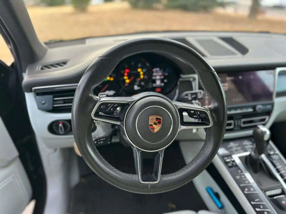 PORSCHE macan