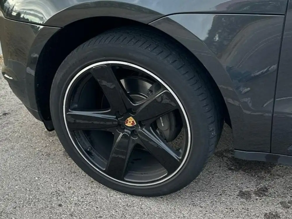 PORSCHE macan