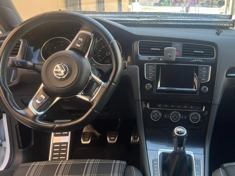 VOLKSWAGEN golf