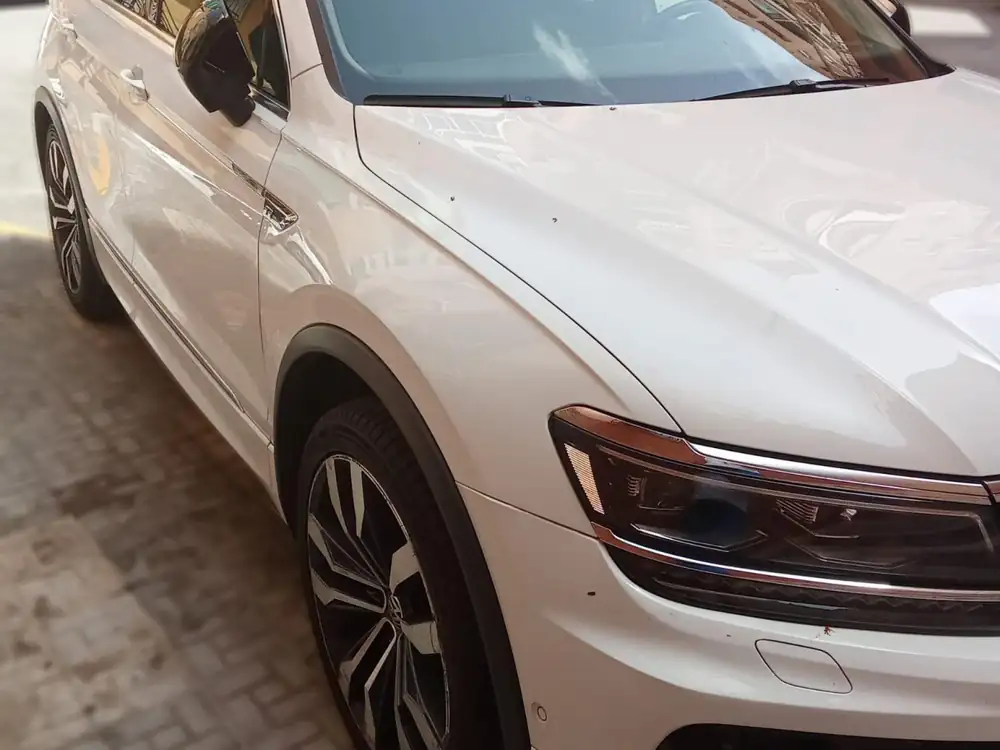 VOLKSWAGEN tiguan