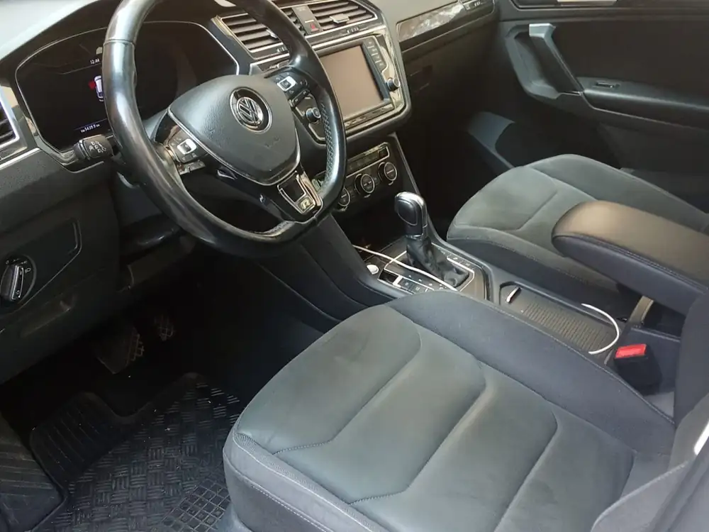 VOLKSWAGEN tiguan