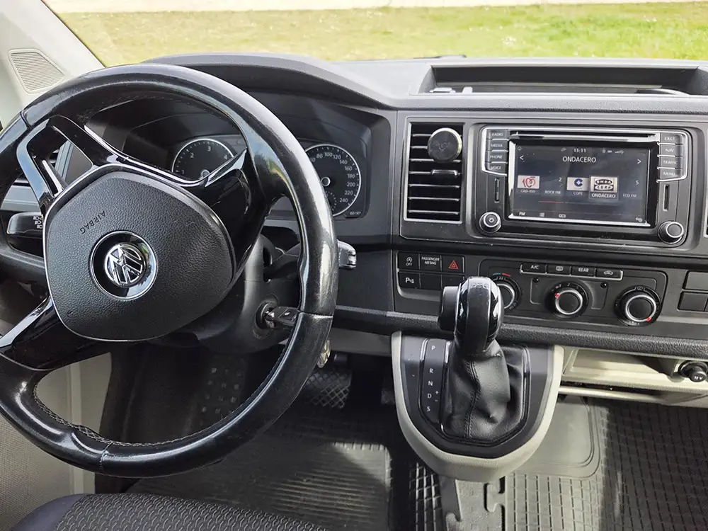 VOLKSWAGEN caravelle