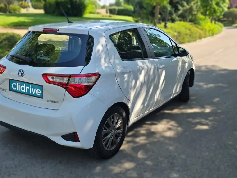 TOYOTA yaris